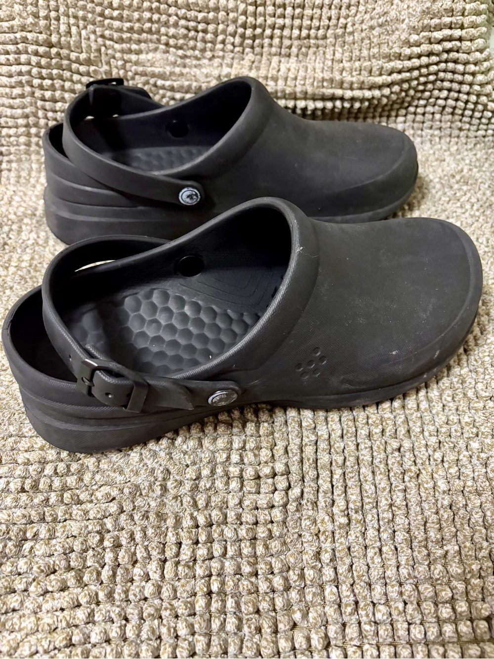 JoyBees Clogs - Picture 3 of 8